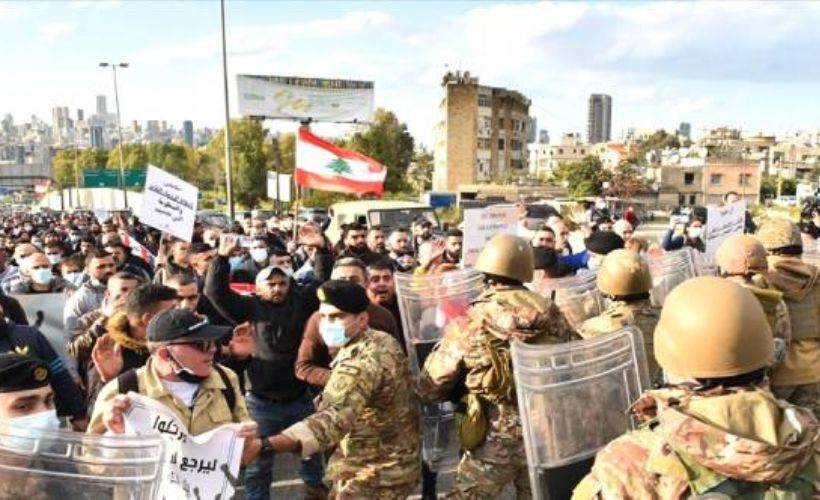 Lübnan'da protestocular Cumhurbaşkanlığı Sarayı'na yürümeye başladı