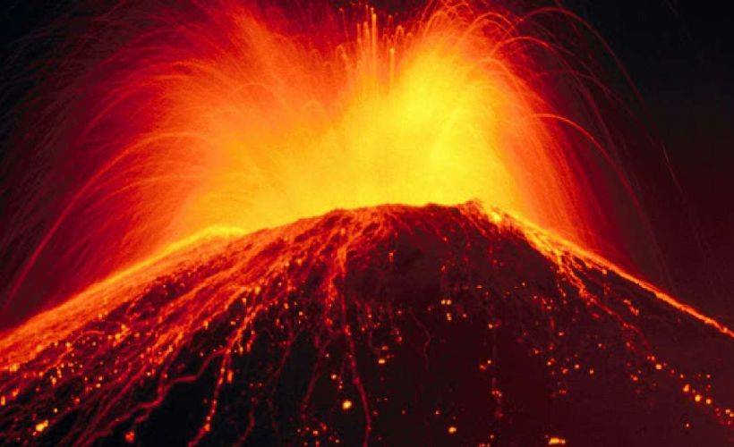 Guatemala'daki Pacaya Yanardağı'nda meydana gelen patlama