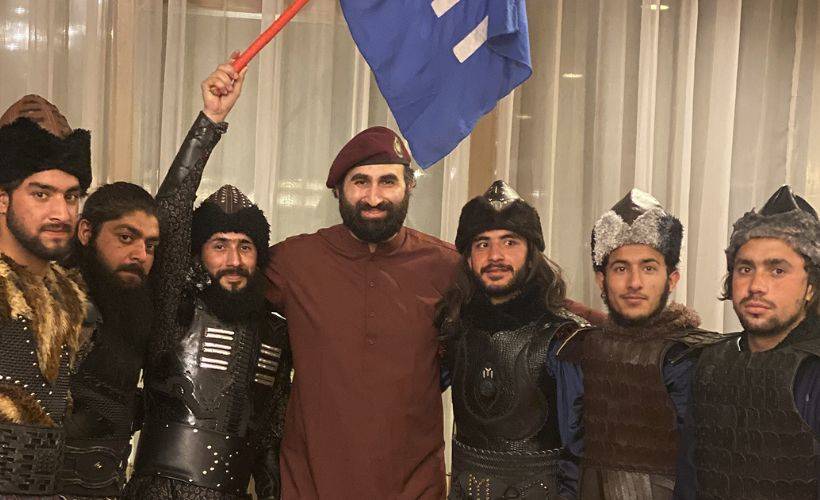‘Diriliş Ertuğrul’ tutkunu Pakistanlı gençler, oyuncu Celal Al ile buluştu