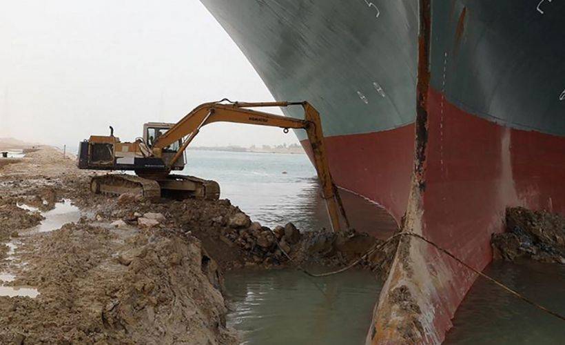 Süveyş Kanalı’na saplanan gemiyi ‘Süper Ay etkisi’ mi kurtardı?