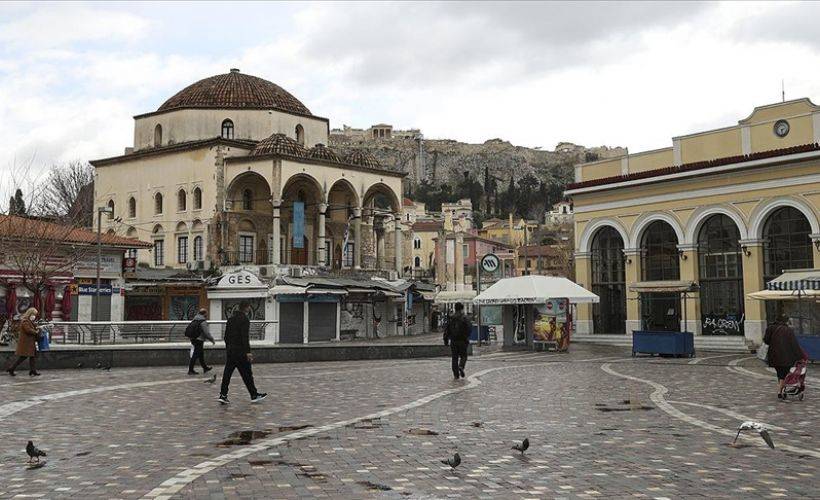 Yunanistan'da Kovid-19 tedbirleri gevşetiliyor