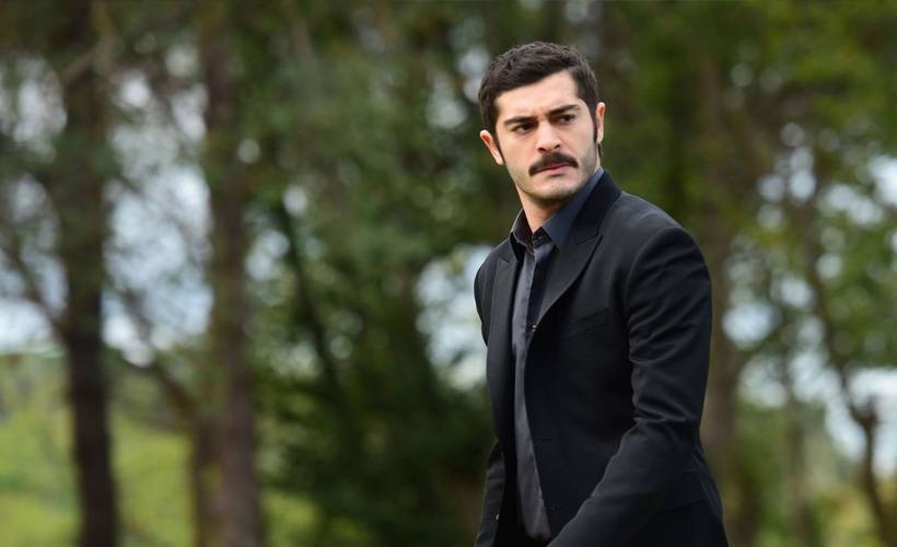 Ünlü oyuncu Burak Deniz koronavirüse yakalandı