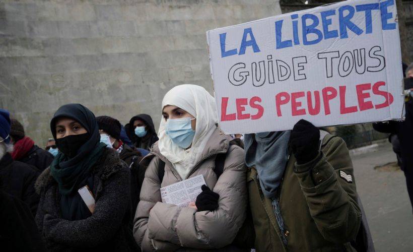 Fransa'da okul gezilerine başörtüsüyle katılma yasağı