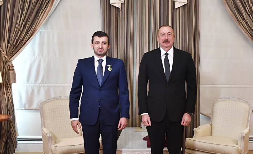 Azerbaycan lideri Aliyev’den, SİHA'ların üreticisi Bayraktar'a madalya