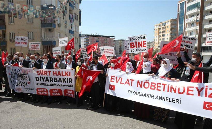 Diyarbakır anneleri ve Siirt STK'larından 'Teröre Lanet' yürüyüşü