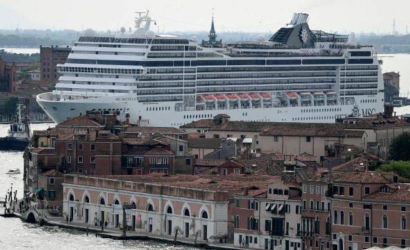 Venedik'te büyük yolcu gemilerine geçiş yasağı