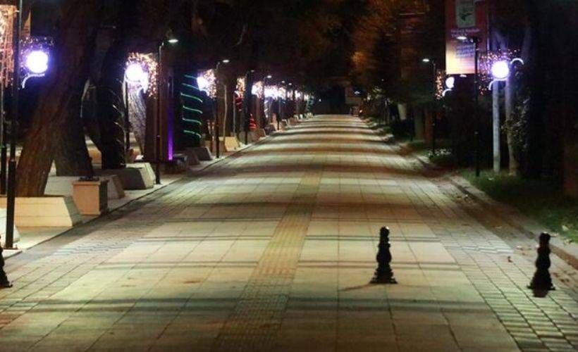 'Çok yüksek' riskli 58 ilde sokağa çıkma kısıtlaması başladı