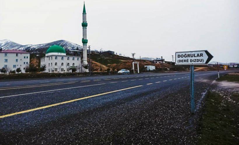 Zazaca adı 'Hırsızlar Deresi', Türkçe ise 'Doğrular Mezrası'