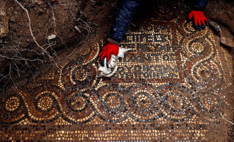 Kaçak kazı sırasında 1500 yıllık mozaik bulundu