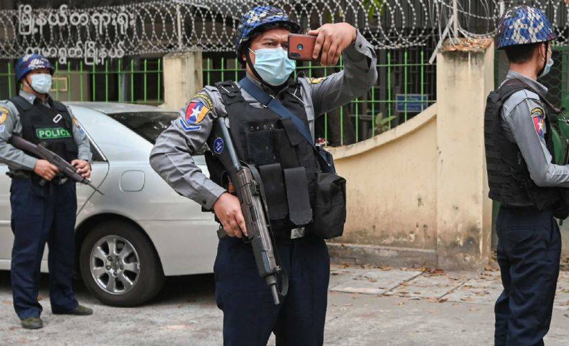 Myanmar'da polis karakoluna saldırı: 7 polis öldü