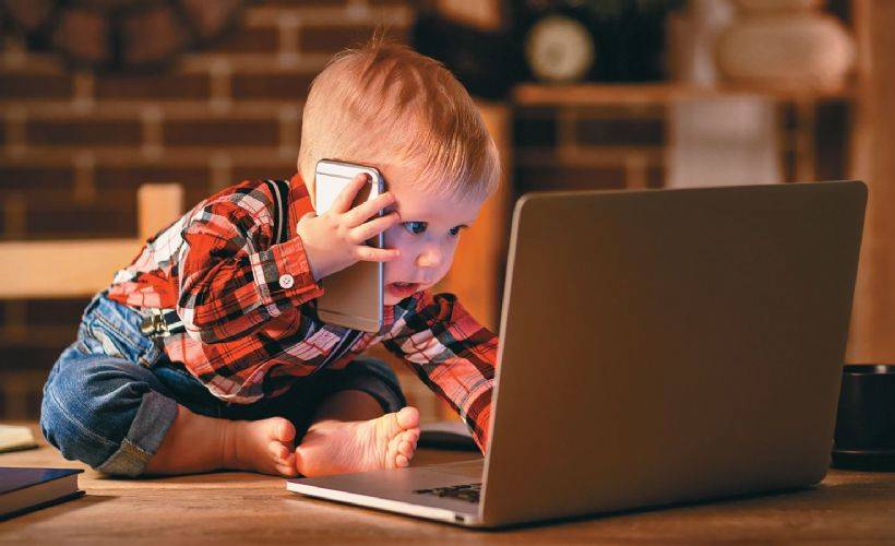 Aşırı telefon/bilgisayar kullanan çocuklarda göz kayması arttı