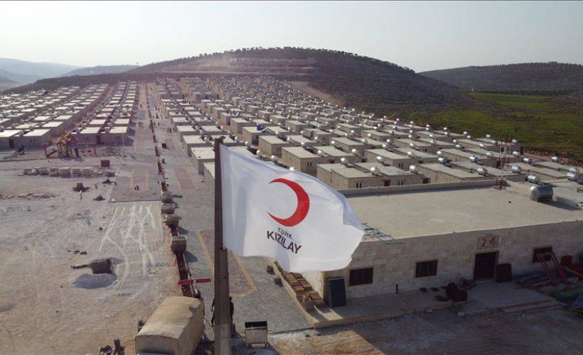Türk Kızılay, İdlib'de inşası tamamlanan evlere aileleri yerleştiriyor