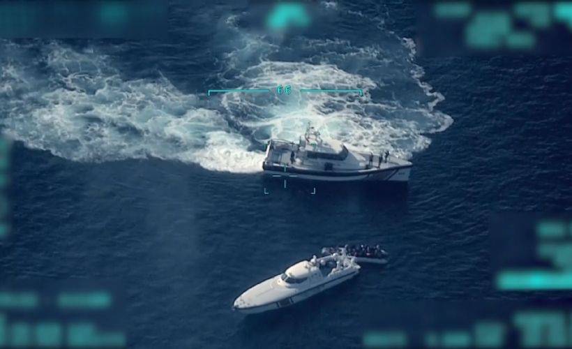 Sahil Güvenlik Komutanlığının göçmenleri geri iten Yunan unsurlarına müdahale görüntüleri