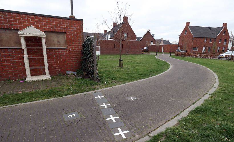 Bölünmenin böylesi; evlerin/dükkanların içinden geçen sınır kafa karıştırıyor