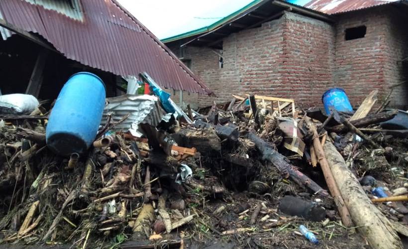 Endonezya'da sel felaketinde ölü sayısı yükseliyor