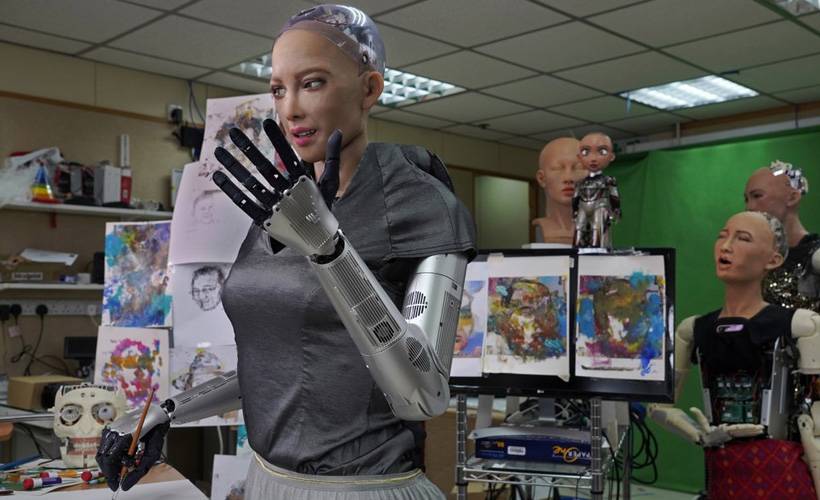 Robot Sophia çizdiği eseri NFT ile 688 bin 888 dolara sattı