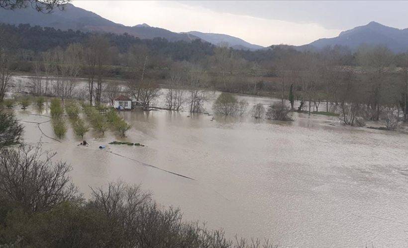 Bilecik'te Göksu Nehri'nin taşması sonucu tarım arazileri su altında kaldı