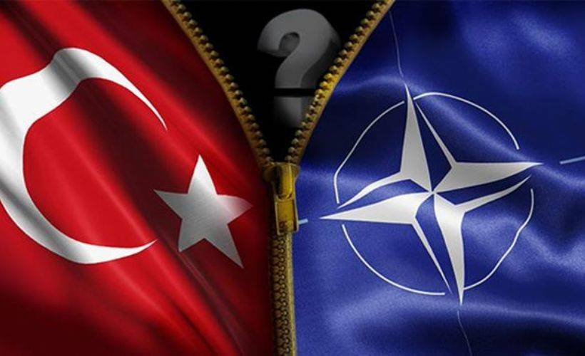 'Askerden askere ilişki' ve 'Türkiye'de darbe olur mu?' tartışması