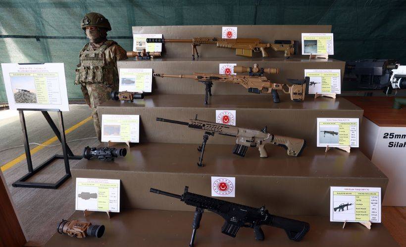 Mehmetçiklerin kıyafet ve teçhizatı tanıtıldı