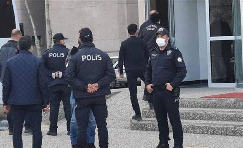 Emekli amiraller için ek gözaltı süresi alındı