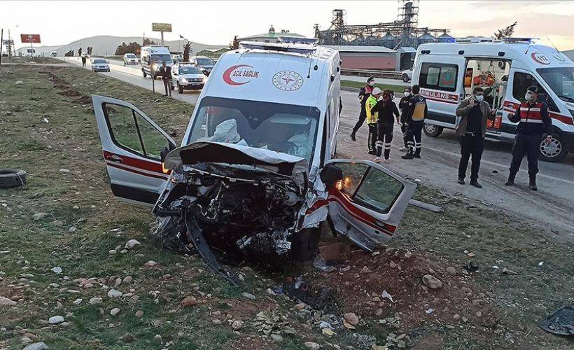 Kahramanmaraş'ta ambulans ile otomobil çarpıştı: 3 ölü, 3 yaralı