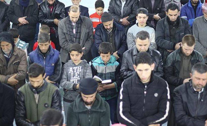 Suriye'de ilk teravih kılındı