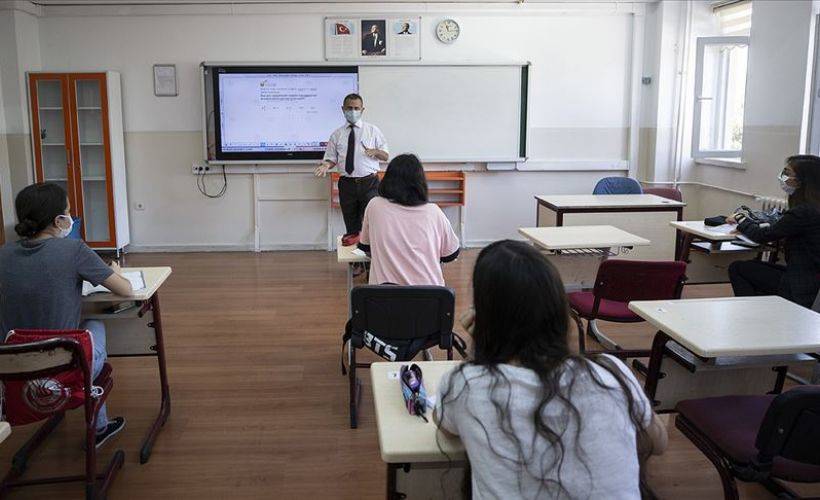 8. ve 12. sınıflarda yüz yüze eğitim ertelendi mi? Liseler uzaktan eğitime mi geçti?