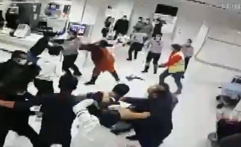 Sağlık çalışanlarına saldırı kameralara yansıdı