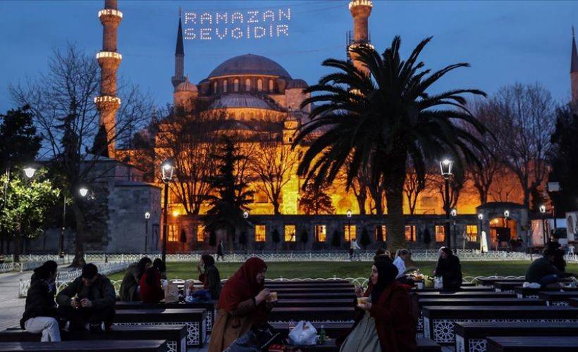 İstanbul iftar saatine sakin girdi