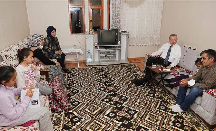 Cumhurbaşkanı Erdoğan bir vatandaşın evinde iftar yaptı