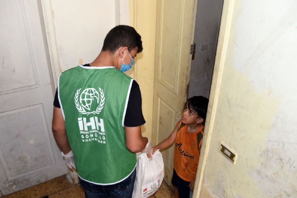 İHH Lübnan'da ramazanın ilk iki gününde 1300 aileye gıda yardımı yaptı