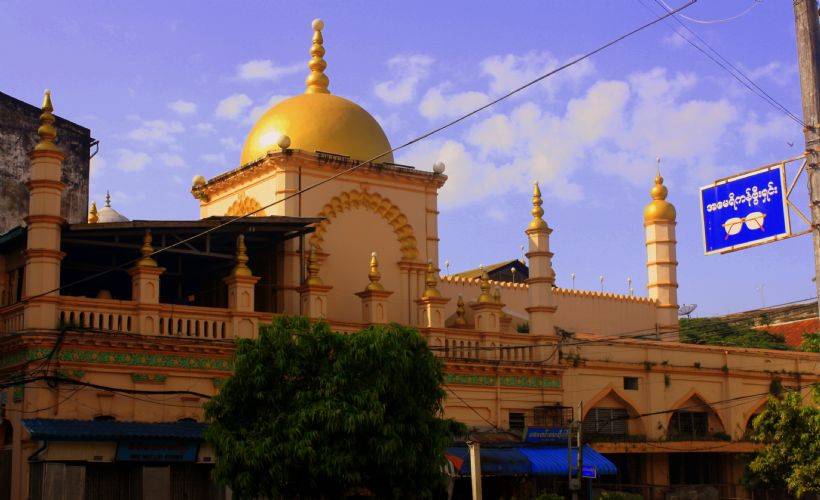 Myanmar ordusu cami basıp bağış paralarını yağmaladı