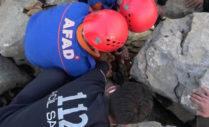 Kayalıklara sıkışan yaşlı kadın 3 gün sonra kurtarıldı