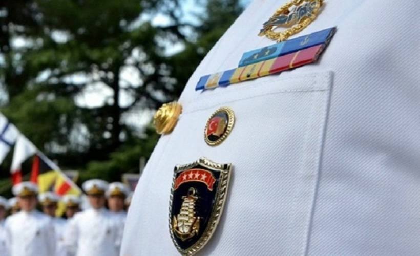 7 emekli amiralin evinde arama