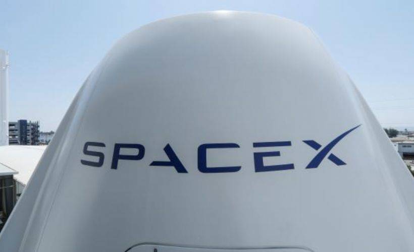 NASA, Ay'a inecek kapsülün inşası için SpaceX'i seçti