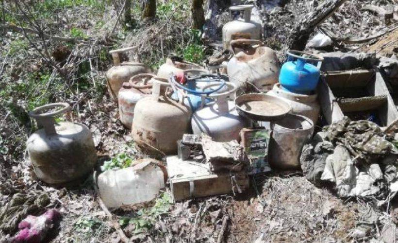 Bitlis'te 12 odalı sığınakta teröristlerin yaşam malzemeleri ele geçirildi