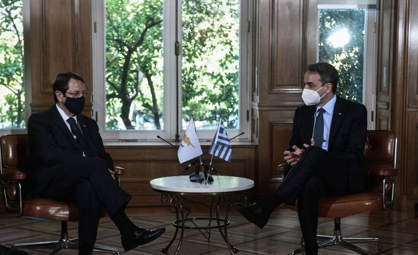 Ο Έλληνας ηγέτης Αναστασιάδης στην Αθήνα πριν από τις συνομιλίες της Γενεύης