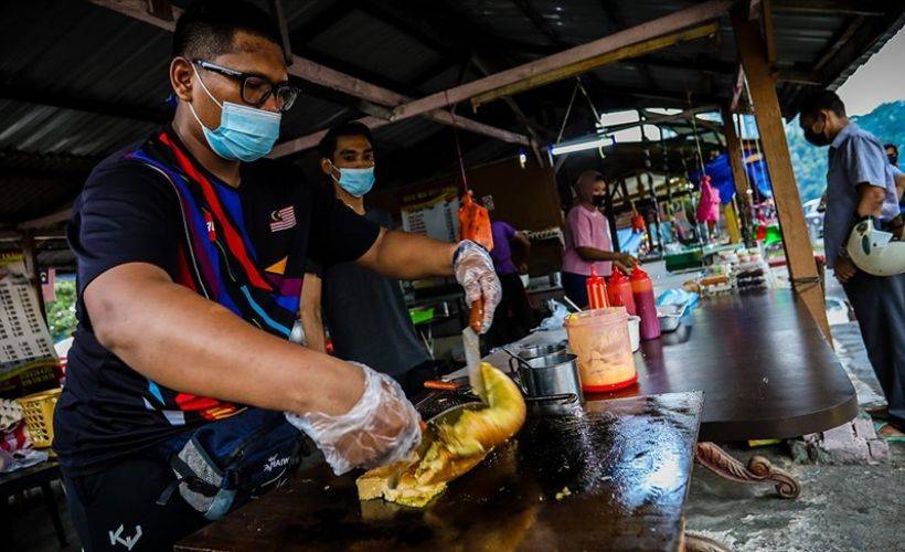 Malezya'daki geleneksel ramazan pazarları, salgına rağmen sokaklara renk katıyor