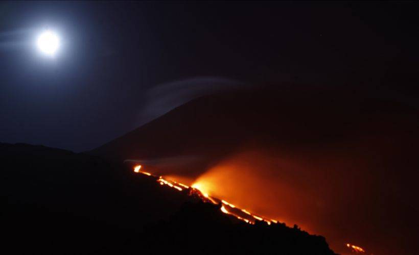 Japonya'nın güneybatısındaki Sakurajima Yanardağı'nda patlama oldu