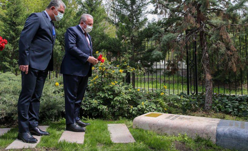 TBMM Başkanı Şentop, ASALA terör örgütünce katledilen diplomatların kabirlerini ziyaret etti