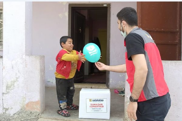 Sadakataşı Türkiye'de 8 bin aileye Ramazan yardımı ulaştırdı