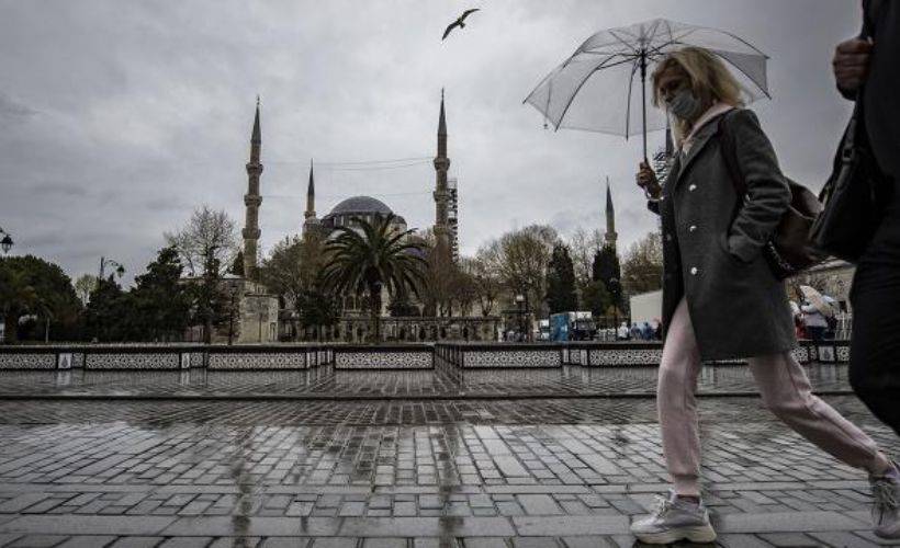 Uzmanlara göre tedbirlerin esnetilmeden devam etmesi gerekiyor