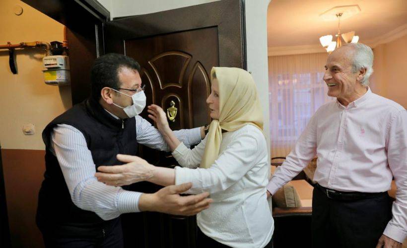 İmamoğlu'ndan Müzeyyen Teyze'ye 'vefa' ziyareti