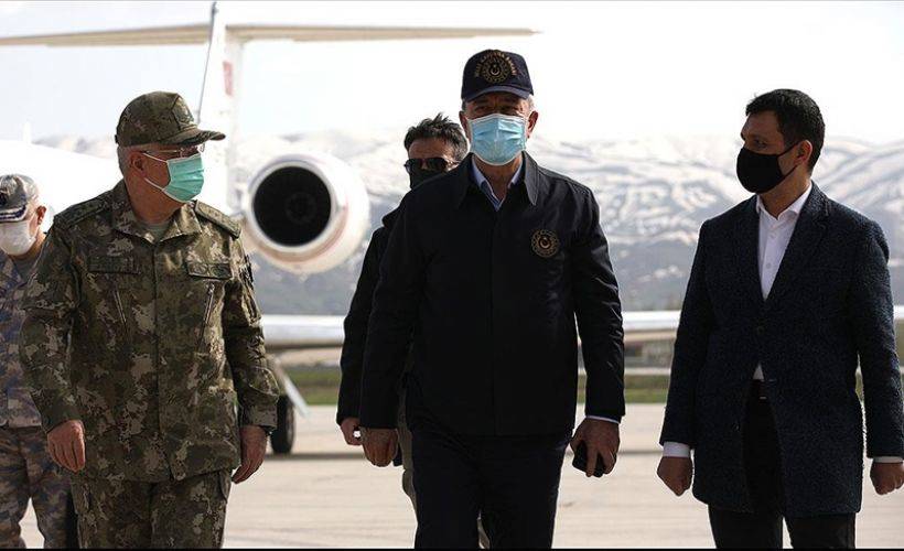 Akar ve TSK komuta kademesi Pençe-Yıldırım Operasyonu'nun harekat merkezini ziyaret etti