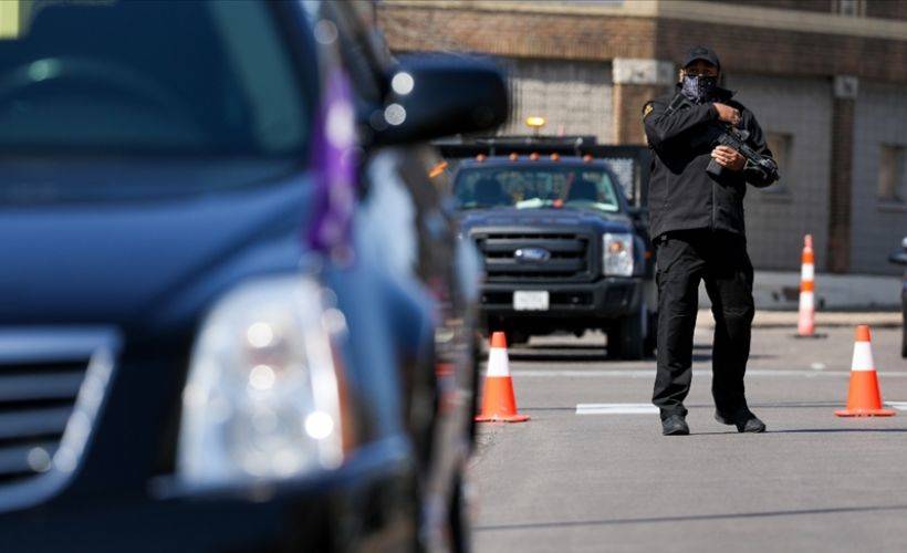 ABD'de polis tarafından öldürülen siyahi Brown'ın vücudundan 5 kurşun çıktı