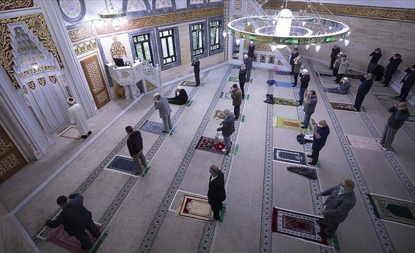 Almanya'daki Müslüman sayısının mülteci göç nedeniyle 5,6 milyona ulaştığı belirtildi