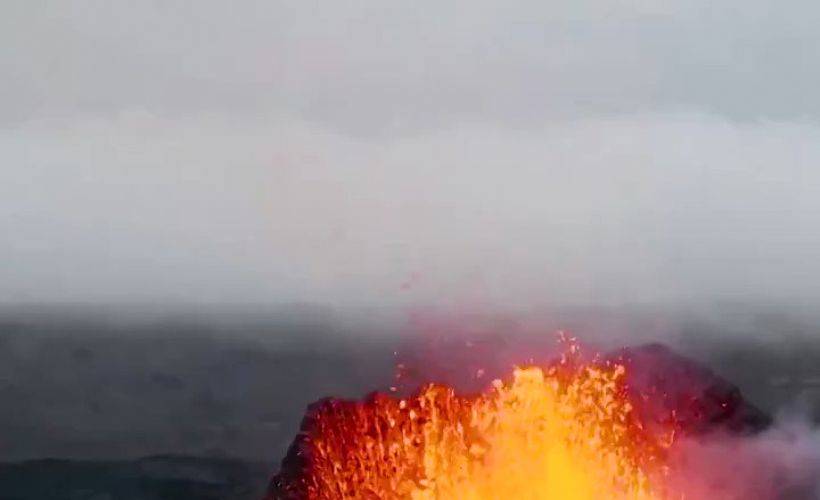 Lav püskürmesi dronla görüntülendi