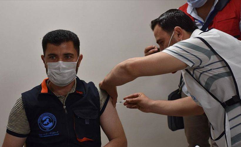 Suriye’nin kuzeyinde Kovid-19'a karşı aşılama başladı