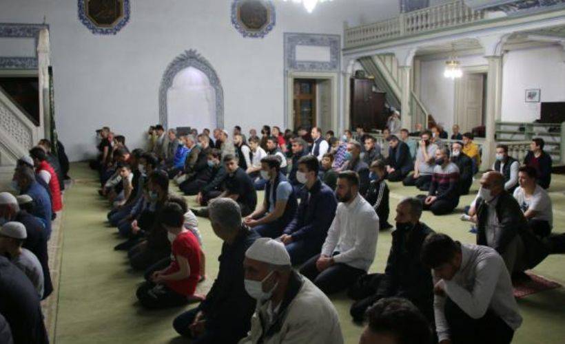 Kuzey Makedonya'da ilk teravih namazı kılındı