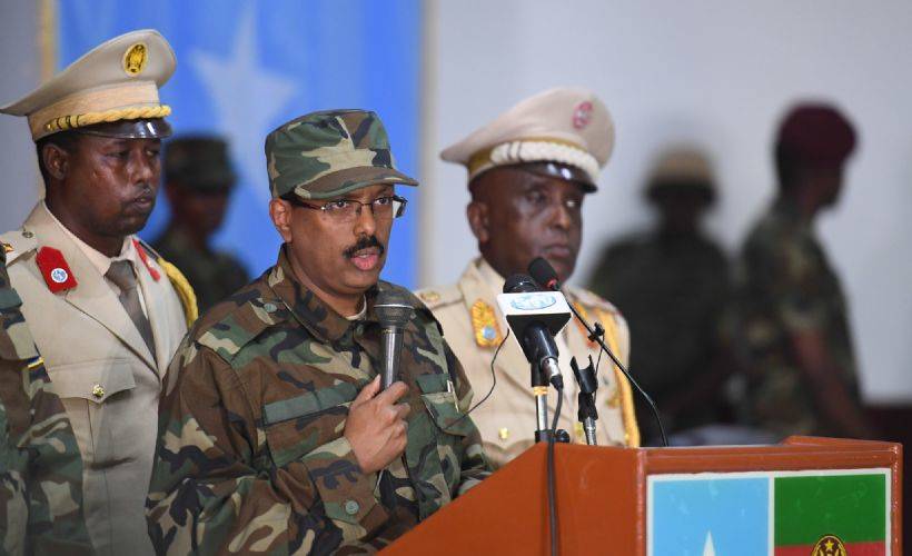 Somali'de siyasi kriz; orduya 'kışlalara dönme emri' verildi